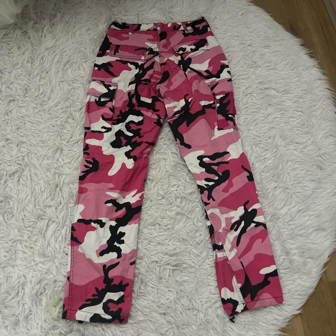 Pink camo pants shops zumiez