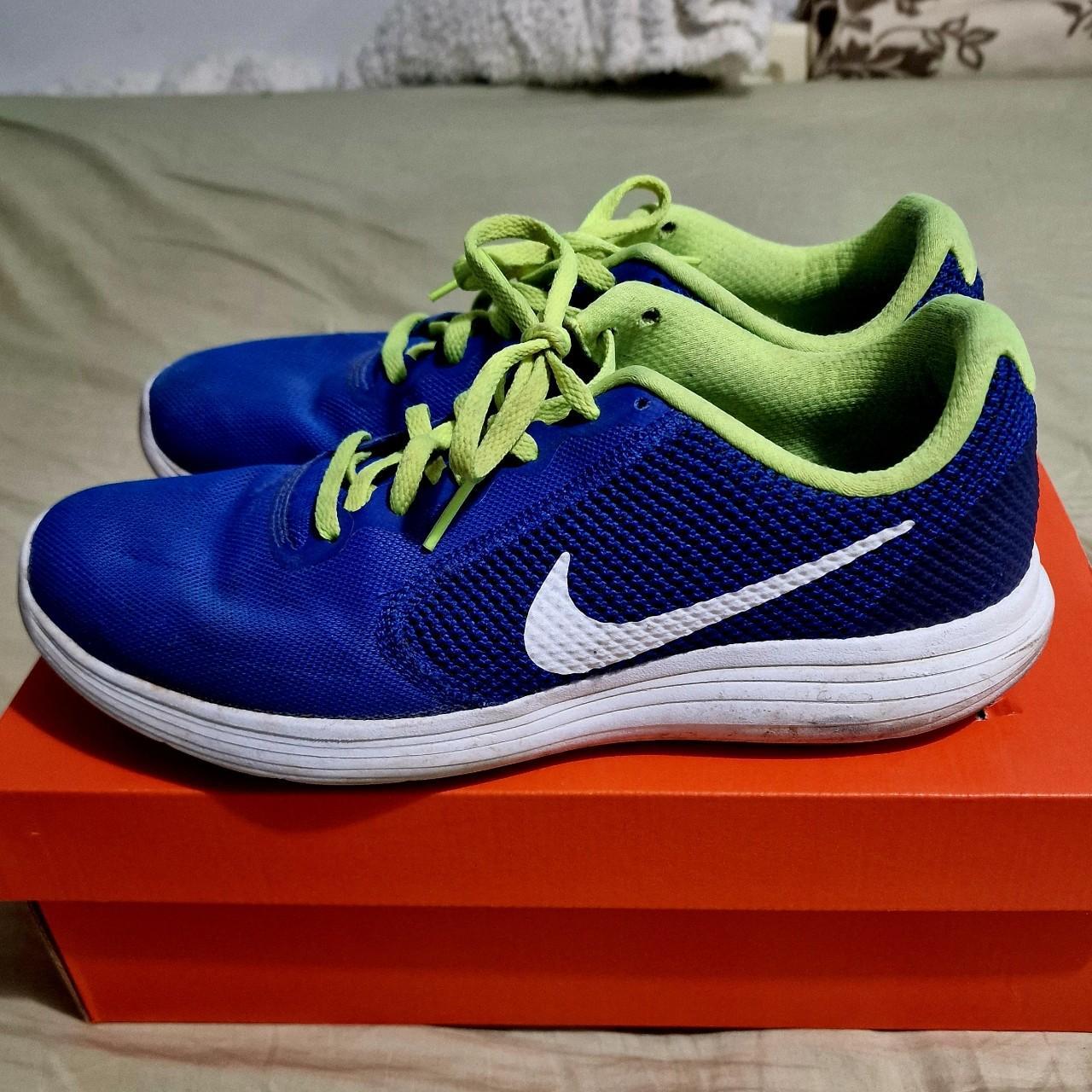 Green and blue nike revolution 3 best sale