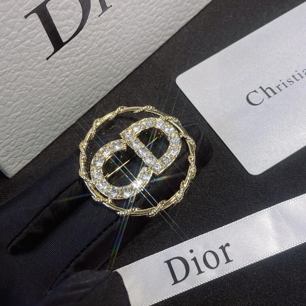 Golden round Dior brooch - Depop