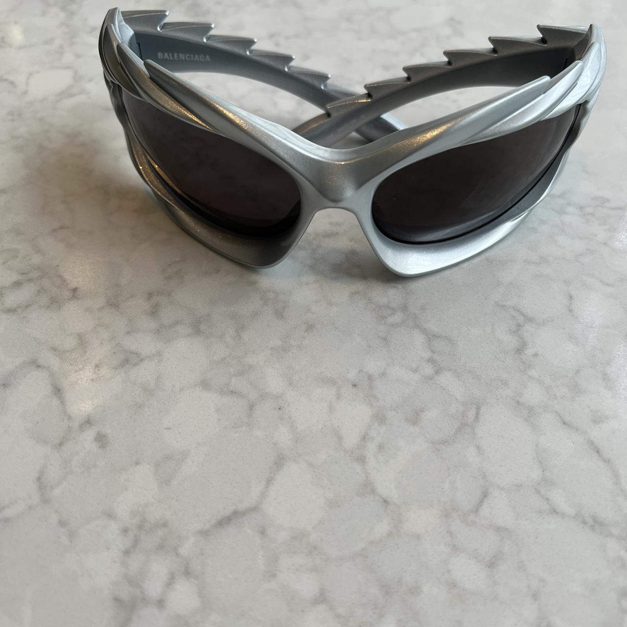 サングラス BALENCIAGA Woman Sunglasses Silver BB0255S 003 Balenciaga BB0255S 003 Silver Grey Sunglasses - eye-oo.com