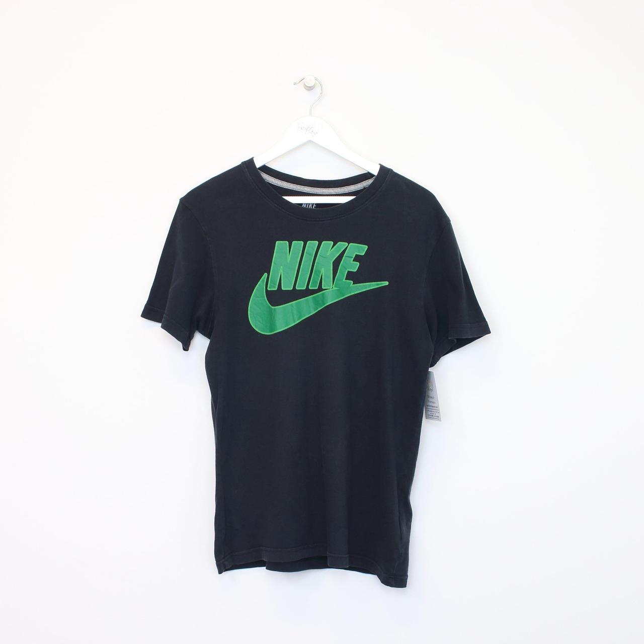 Black nike shirt with green clearance swoosh