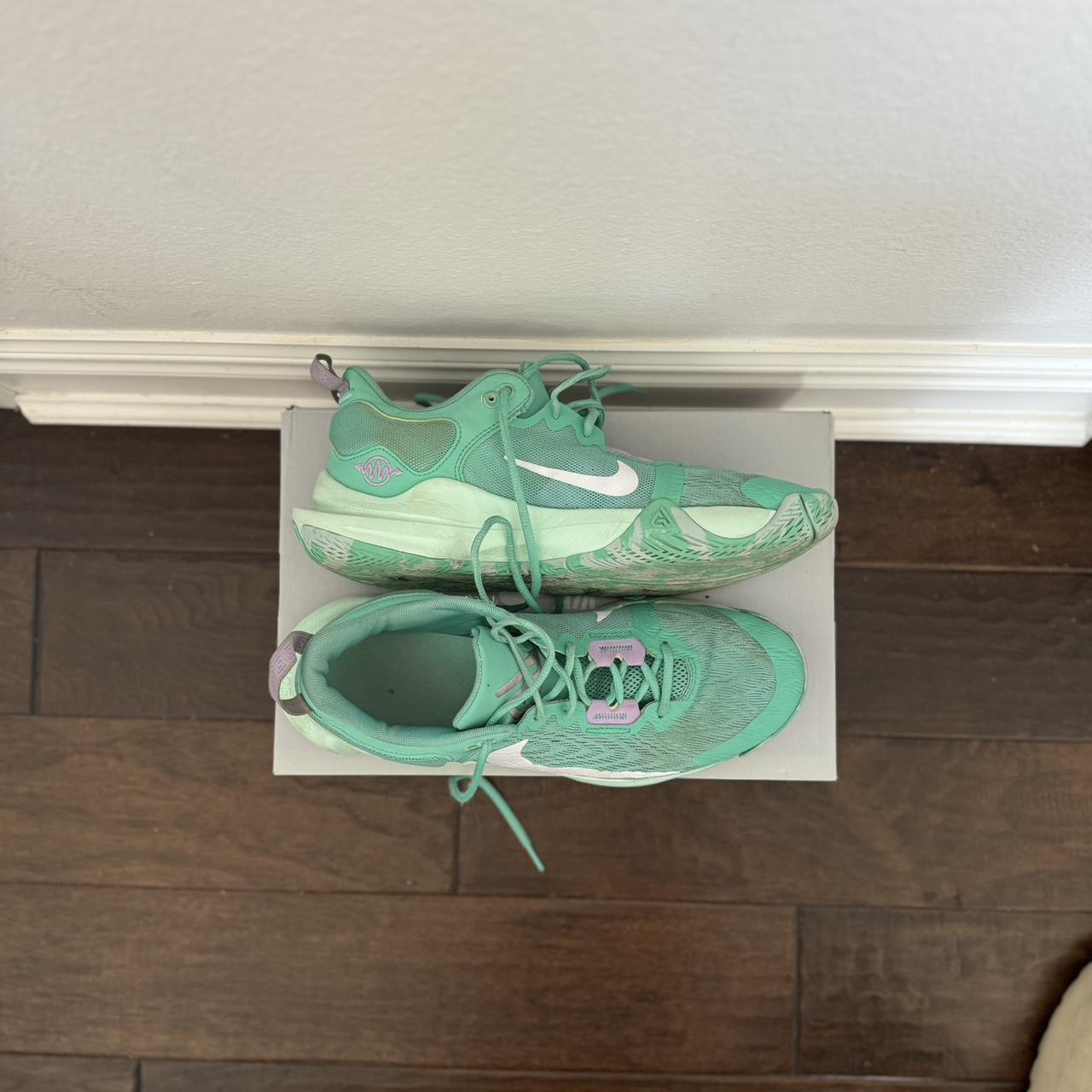 nike lime green basketball shoes