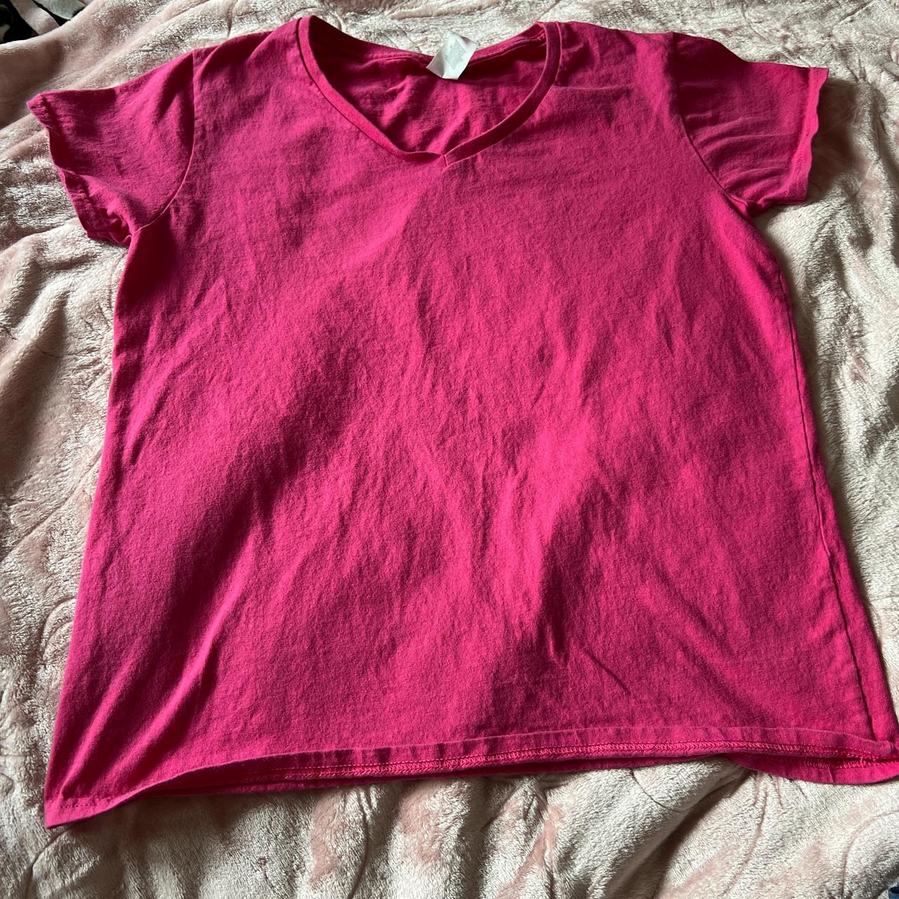 L dark GILDAN pink shirt - Depop