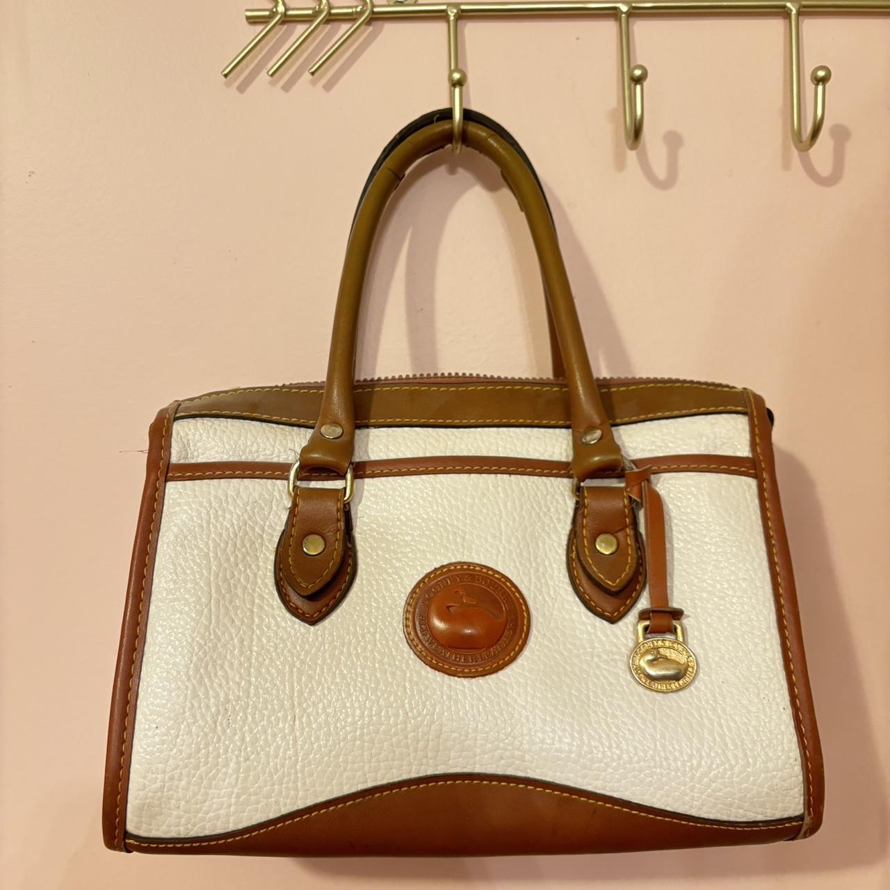 Dooney & Bourke Vintage Cream shops purse