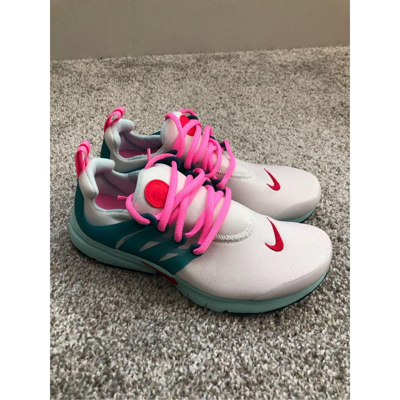 Nike Presto Big Kids Size 4Y New in plastic no