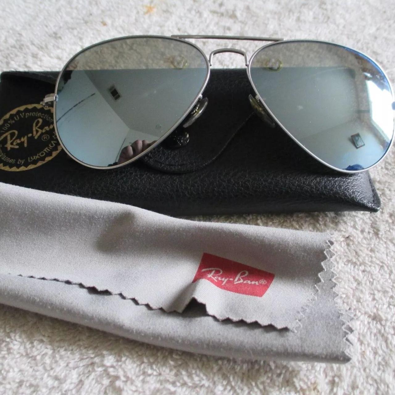 Ray-Ban RB3025 Aviator Classic Sunglasses with Silver Frame 2024