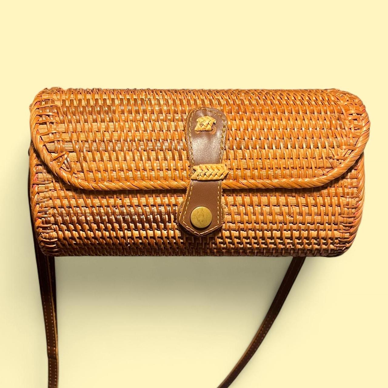 item listed by samaraaa_t