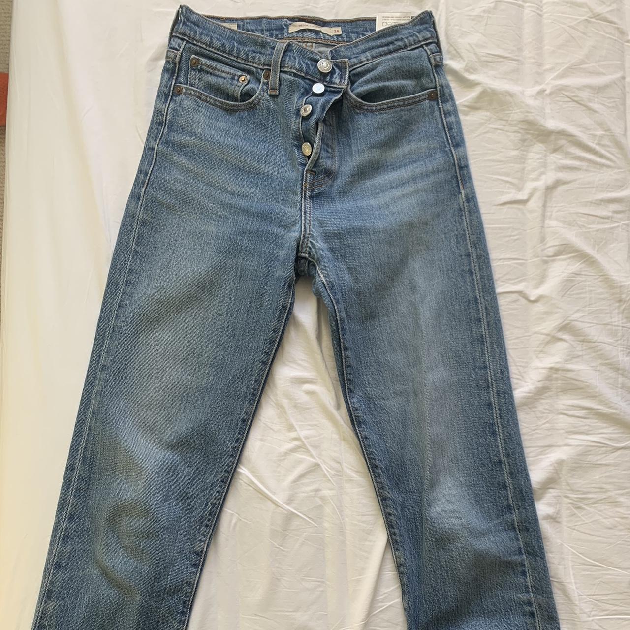 Levi’s wedgie straight jeans. W24 length 26 - Depop
