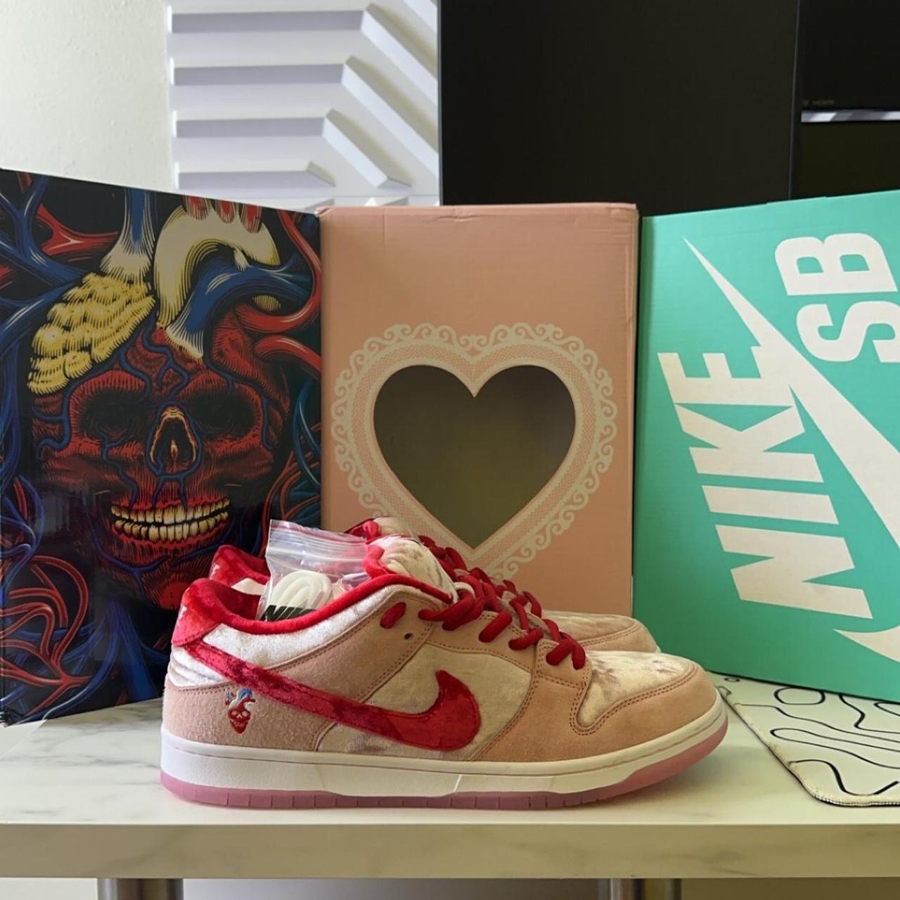 Nike SB Dunk Low StrangeLove Skateboards Special