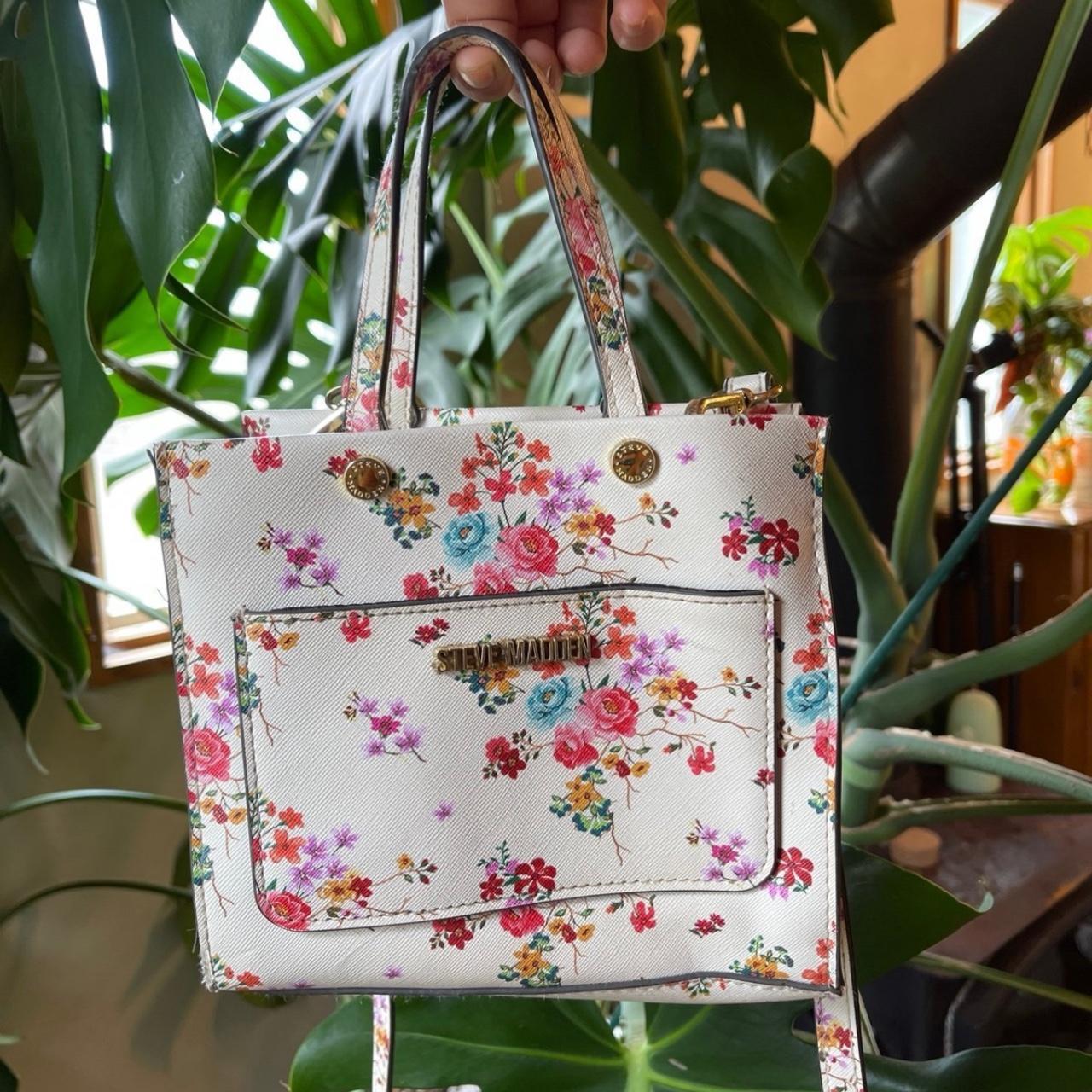 Tiny floral bag in great condition 6 tall 7