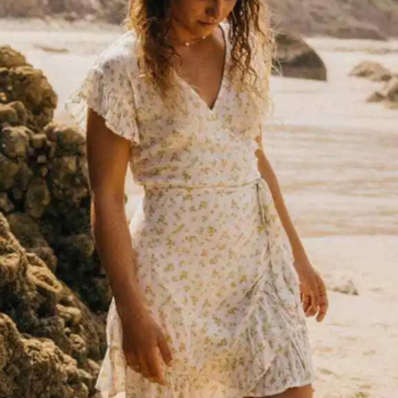 BILLABONG BRAND NEW White Floral Wrap