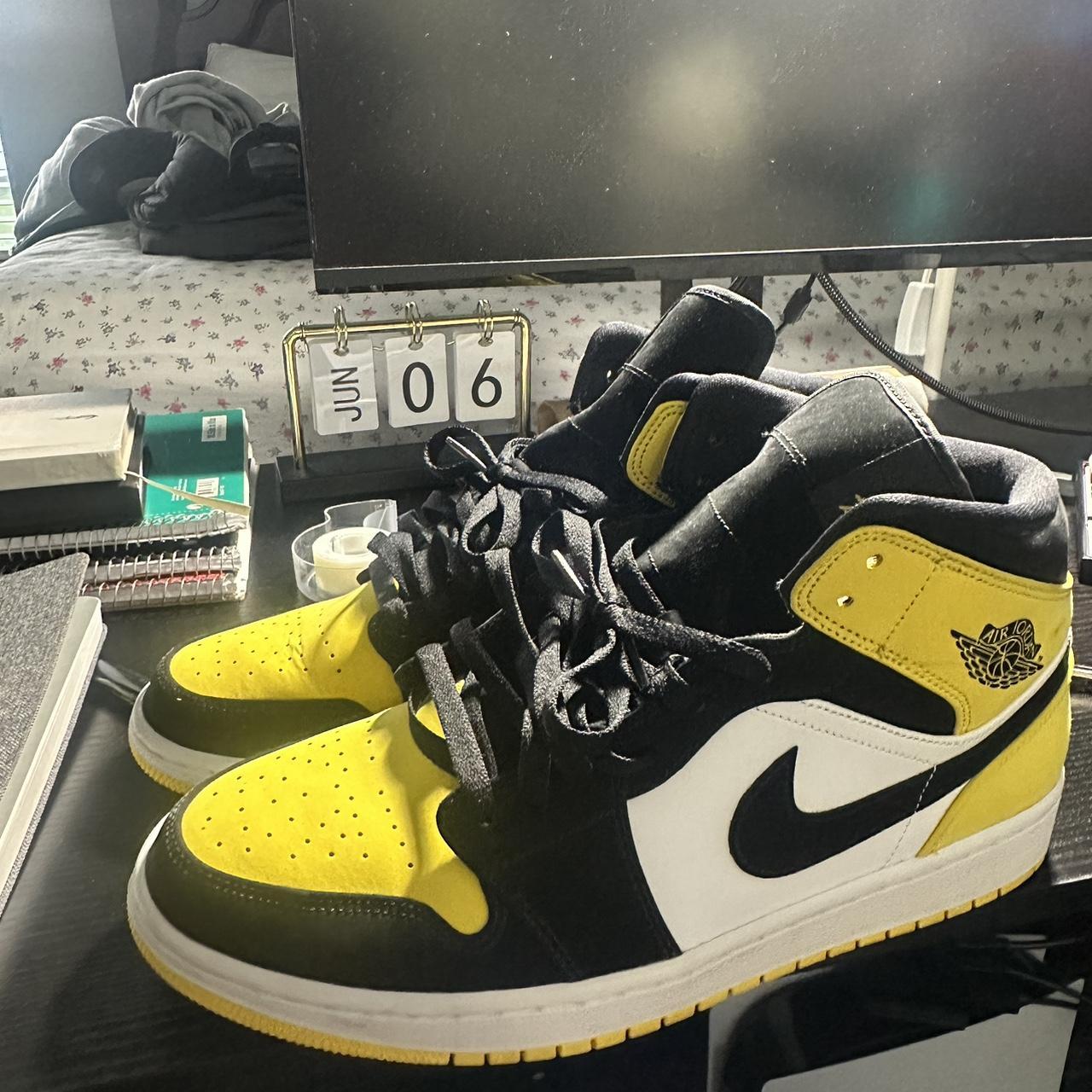 Air jordan 1 mid se yellow toe best sale