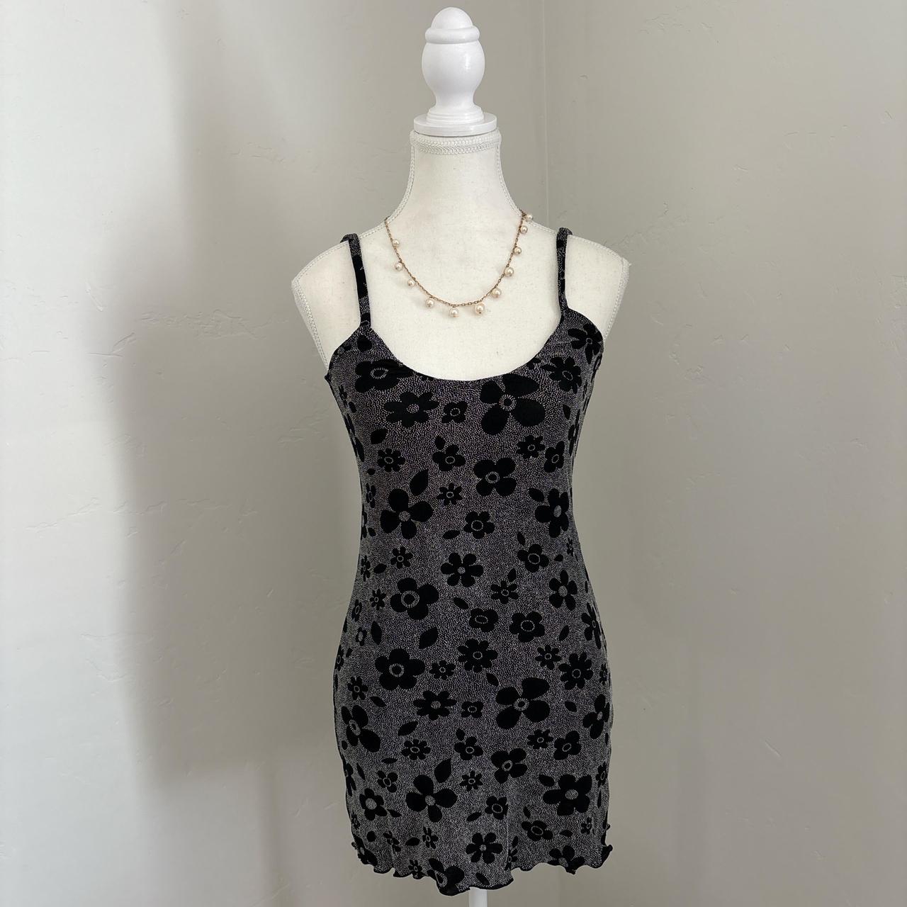 item listed by 12dollar_shop