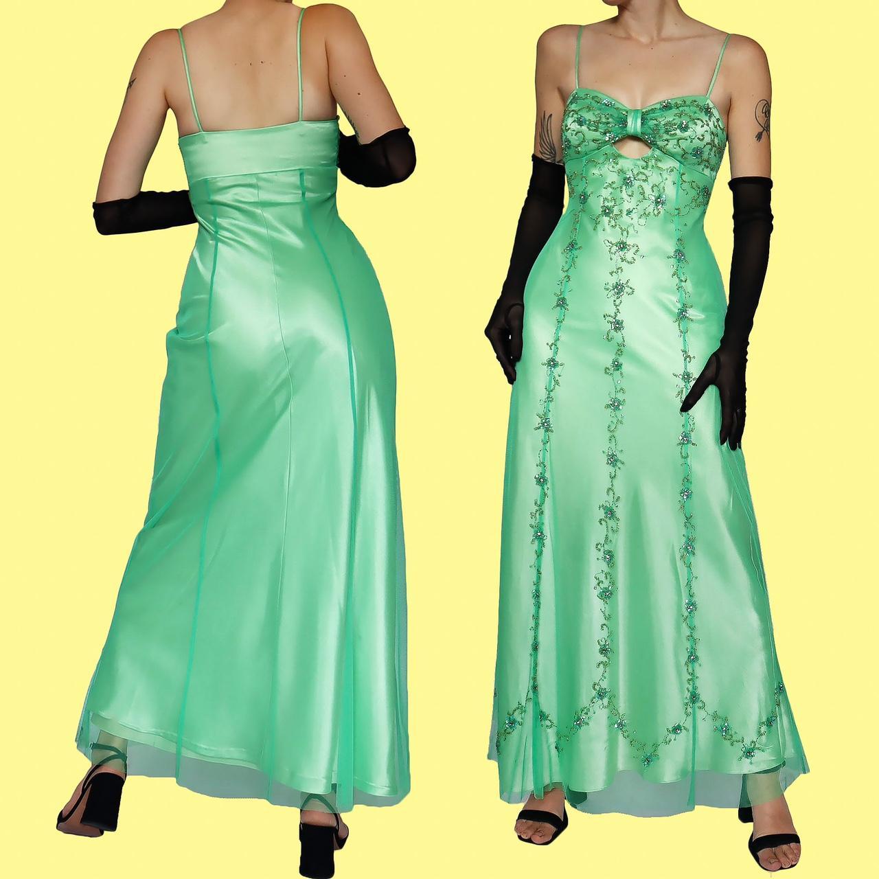 🌹Stunning green evening dress with silky satin... - Depop