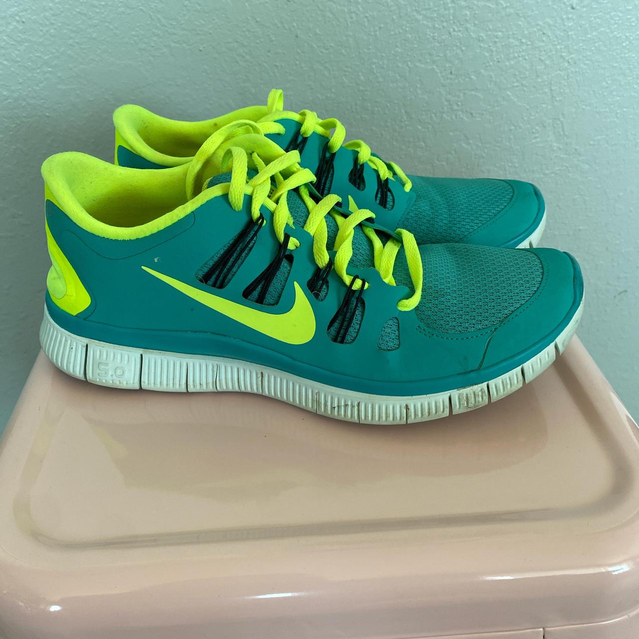 Nike blue and green trainers hotsell