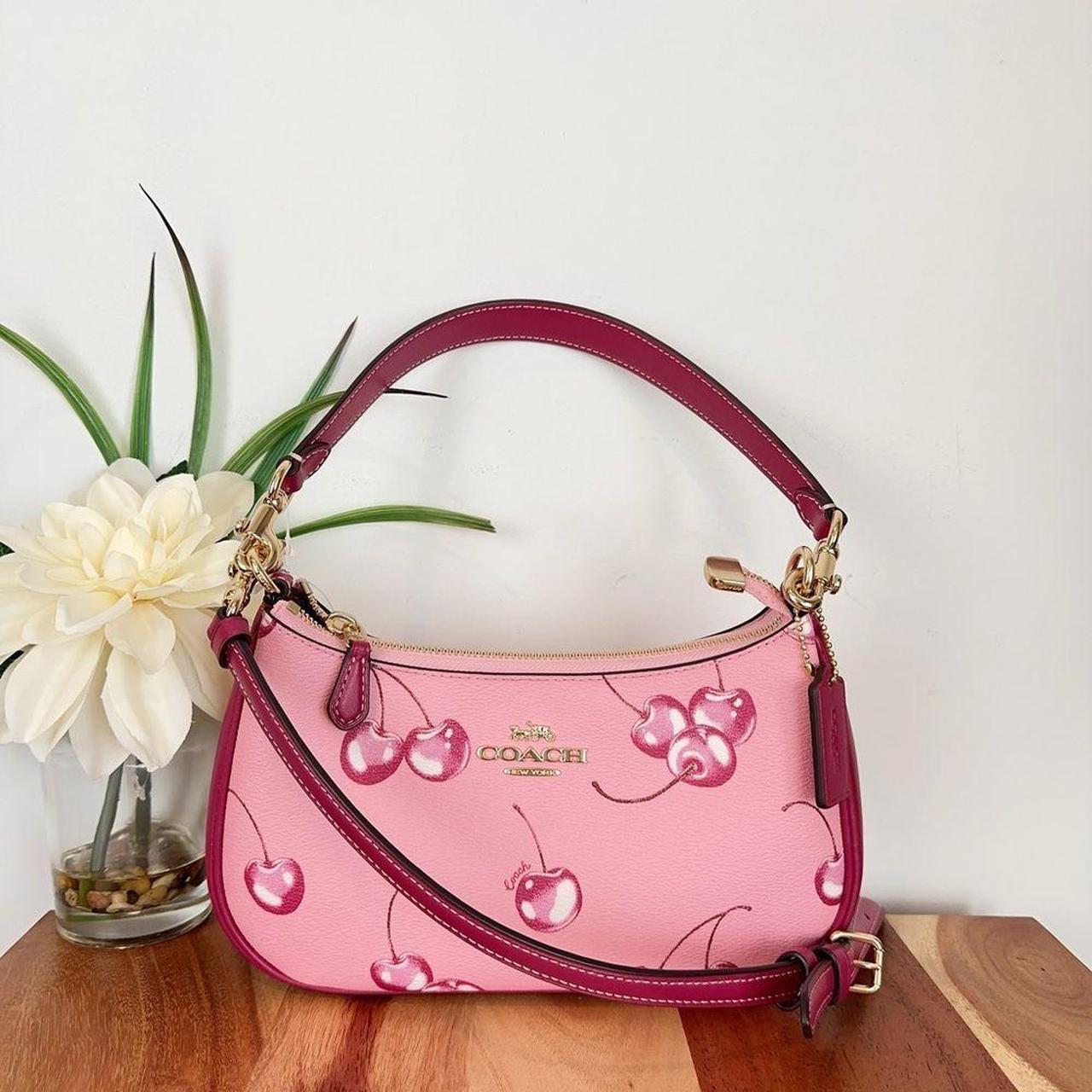 Stylish Elegance: Exploring the Coach Teri Shoulder Bag Cherry