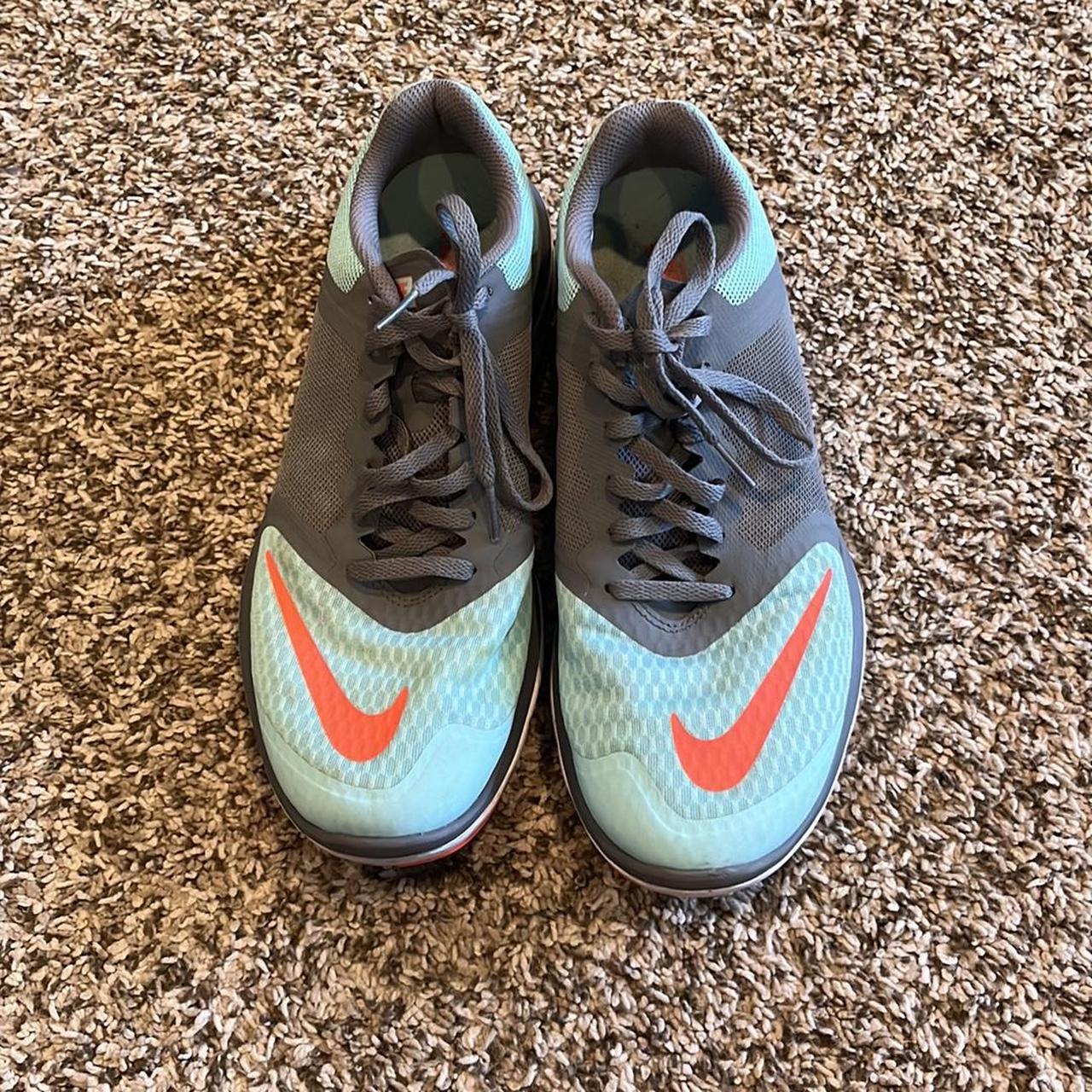 women s nike shoes great condition hardly worn. Depop