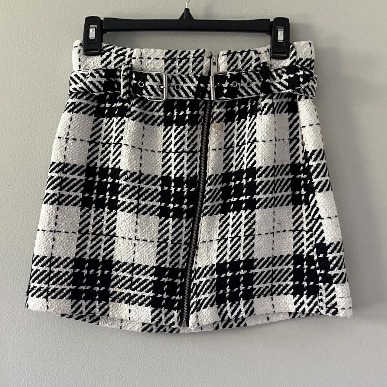 Black and white plaid skirt 90s best sale