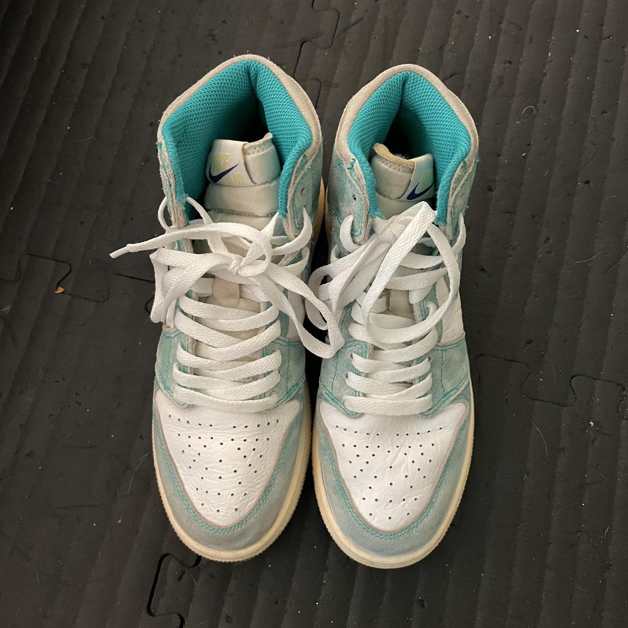 Jordan Women's Green and White Trainers | Depop