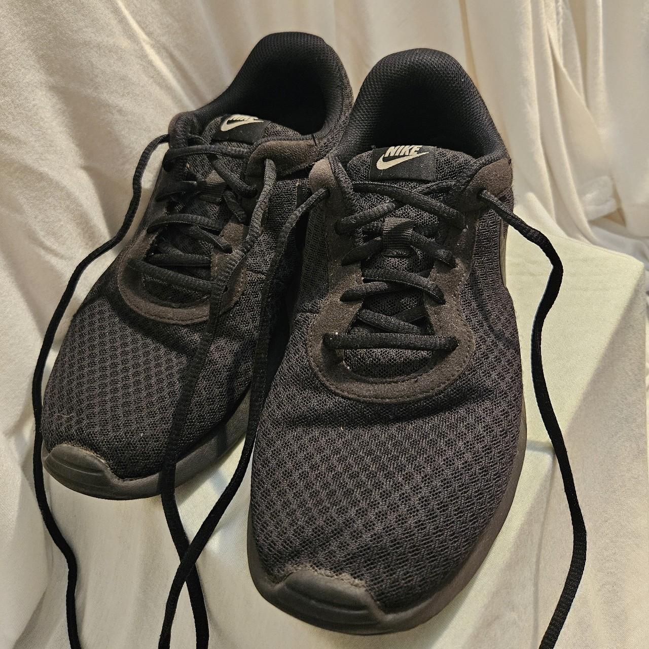 womens black nike gym trainers