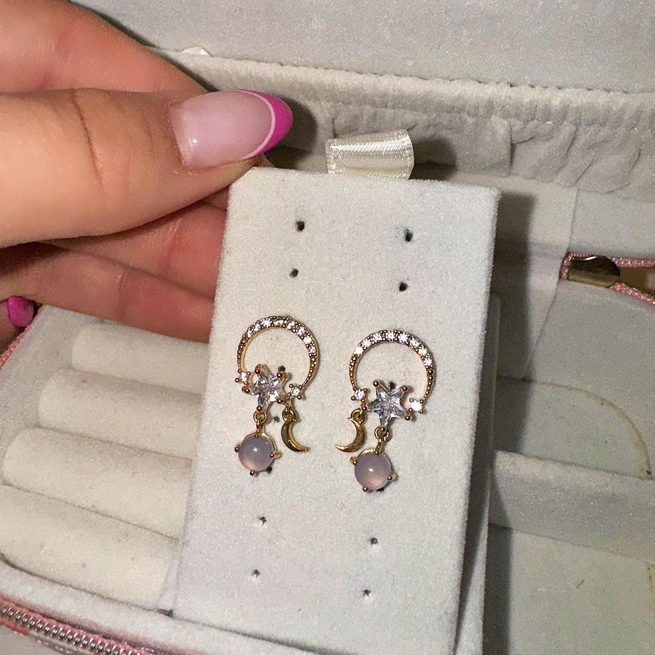 item listed by h3lena8