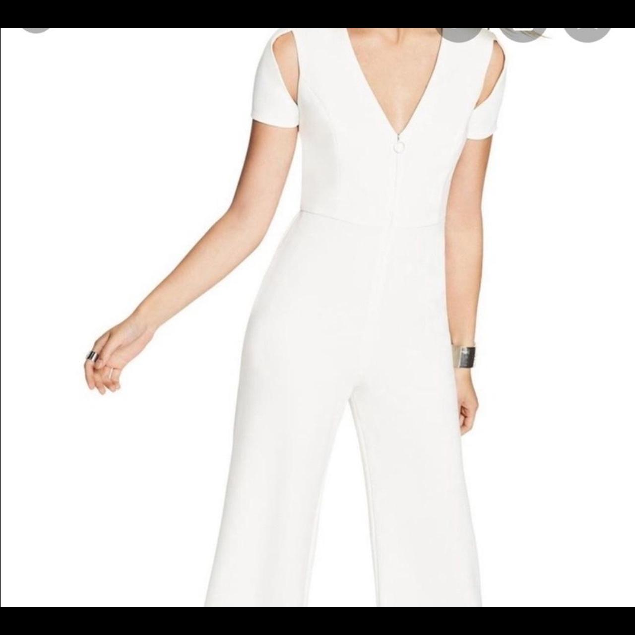 即日発送 bcbgmaxazria 公式ホームページ購入 新品タグ付き This is a white BCBGMAXAZRIA jumpsuit with a v-neck, | Depop