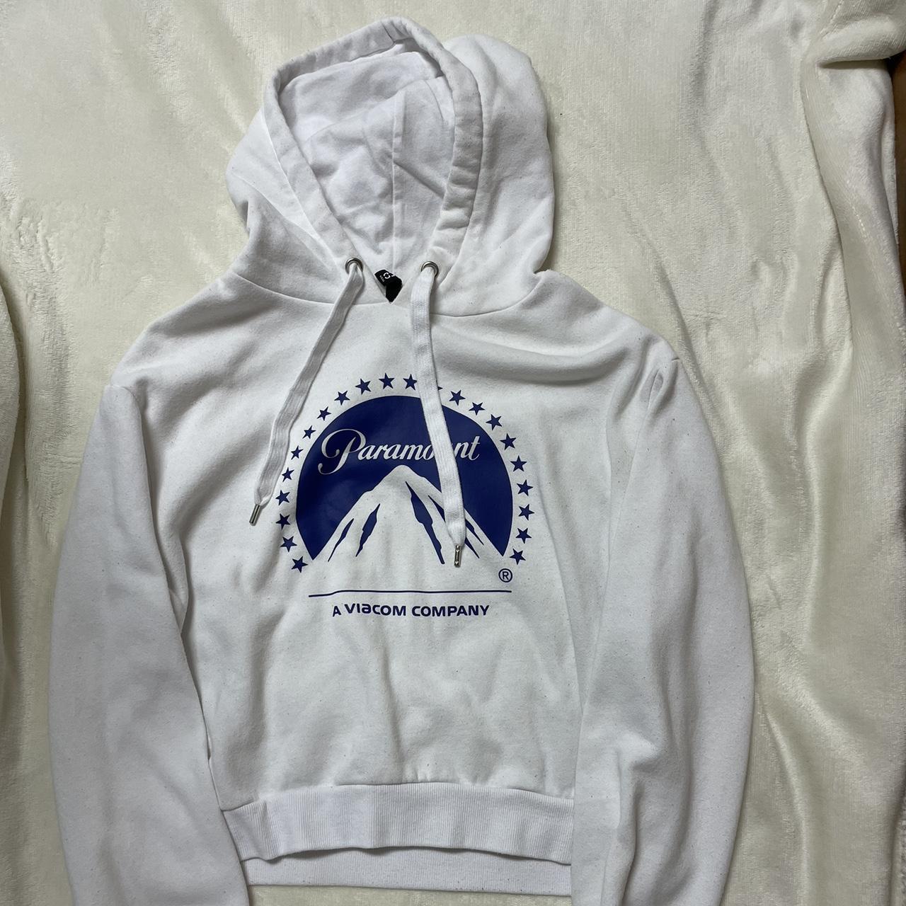 Cropped white Paramount hoodie from H M worn like