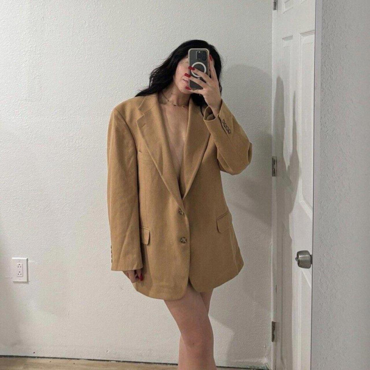 This Oscar de la Renta sport coat blazer jacket is a. Depop