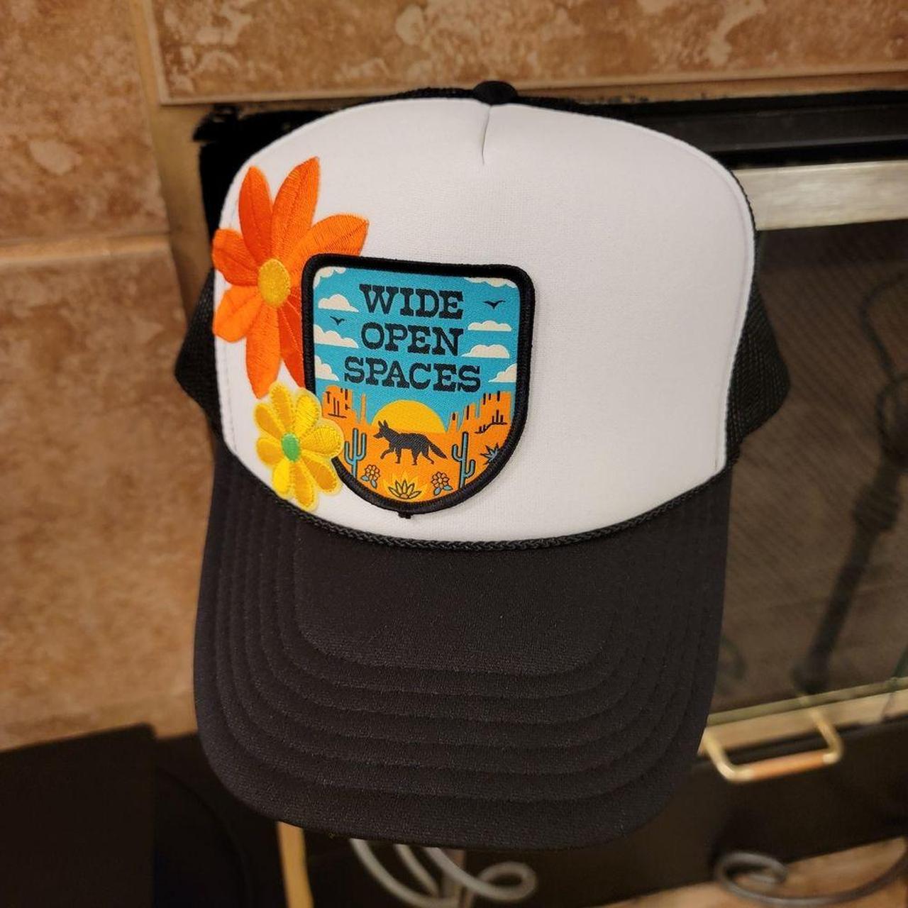 Source Unknown Women's Caps - Black/White – Styli… - image 1