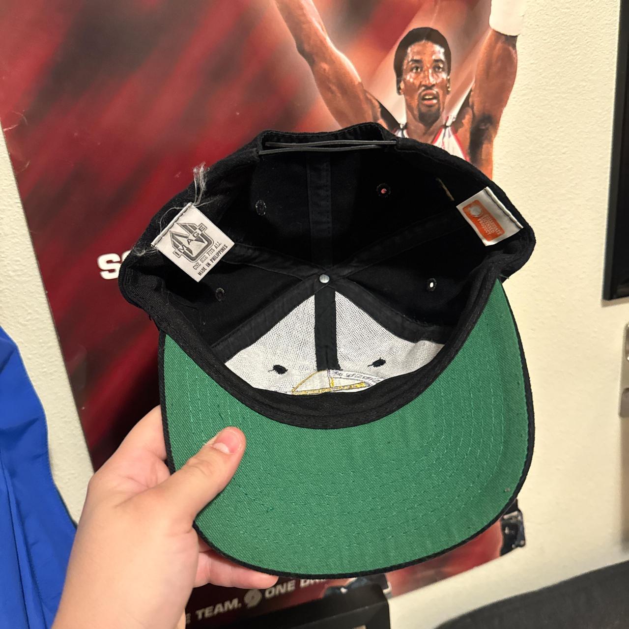 Men's Hat - Black – UW SnapBack! Solid condition.… - image 4