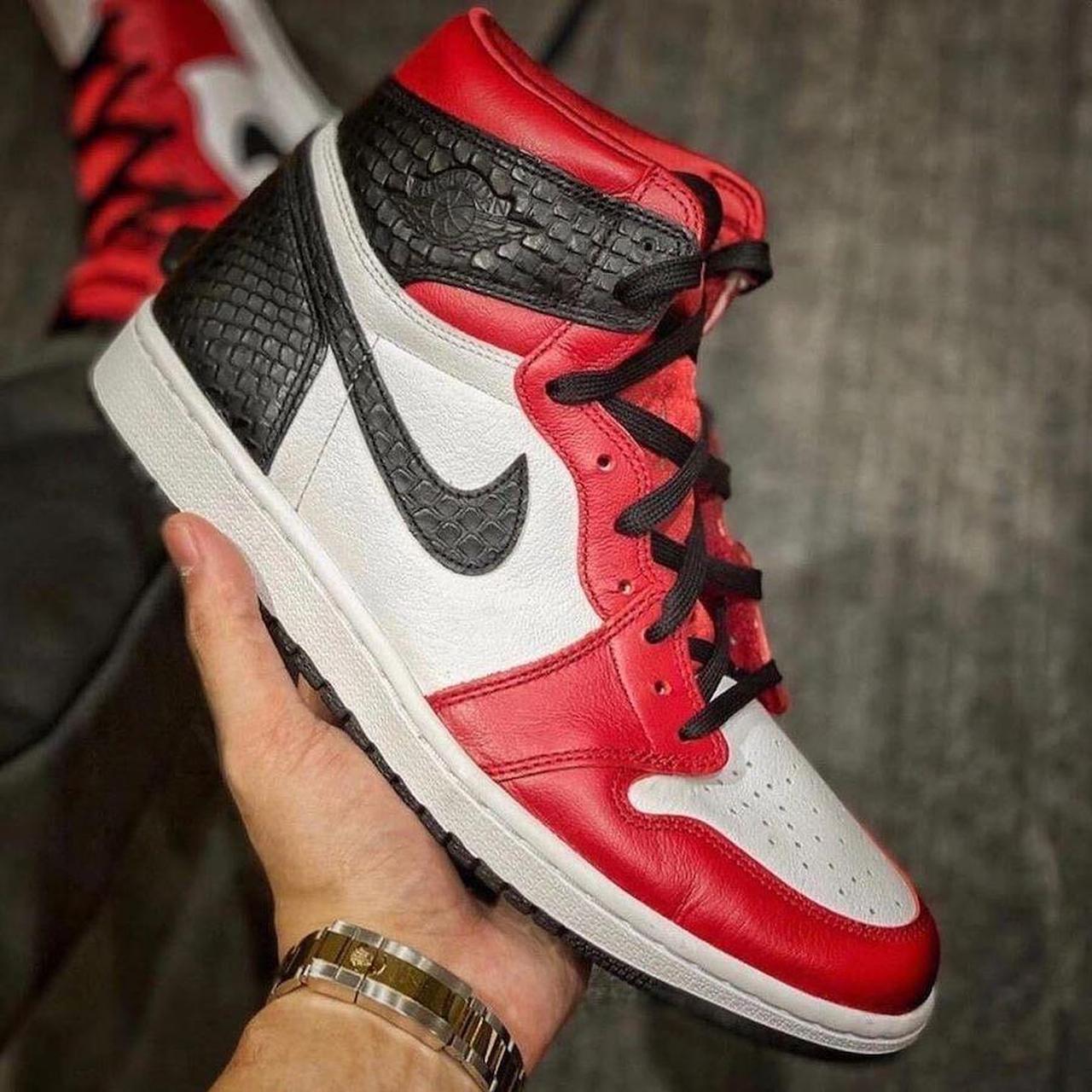 Jordans 1 Retro High Satin good Snake Chicago