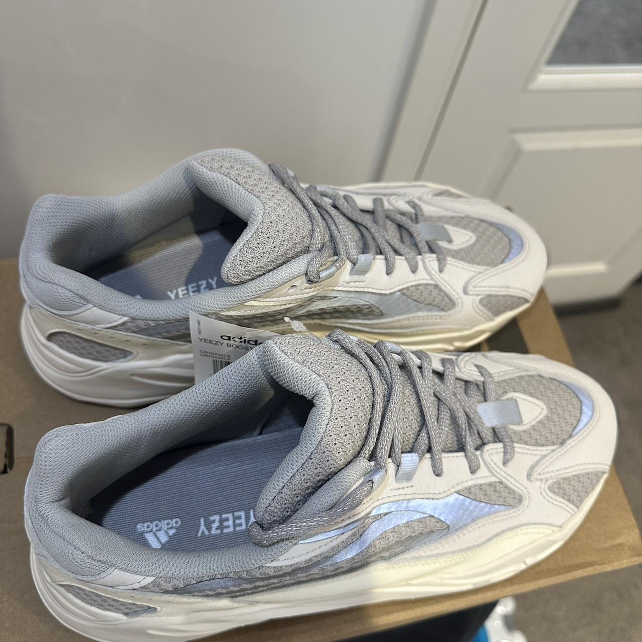 Fake yeezy 700 static best sale