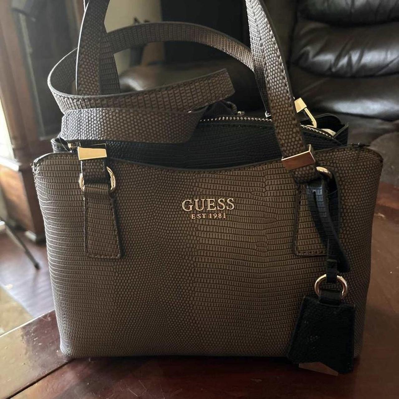 Dark brown guess purse, never used, brand new with tags