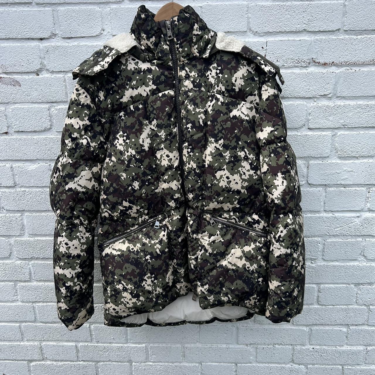 Moncler Blanc camouflage-print down jacket size 1 - Depop