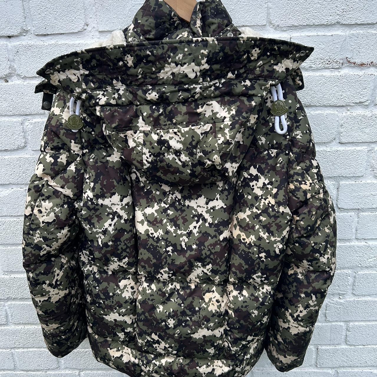 Moncler Blanc camouflage-print down jacket size 1 - Depop