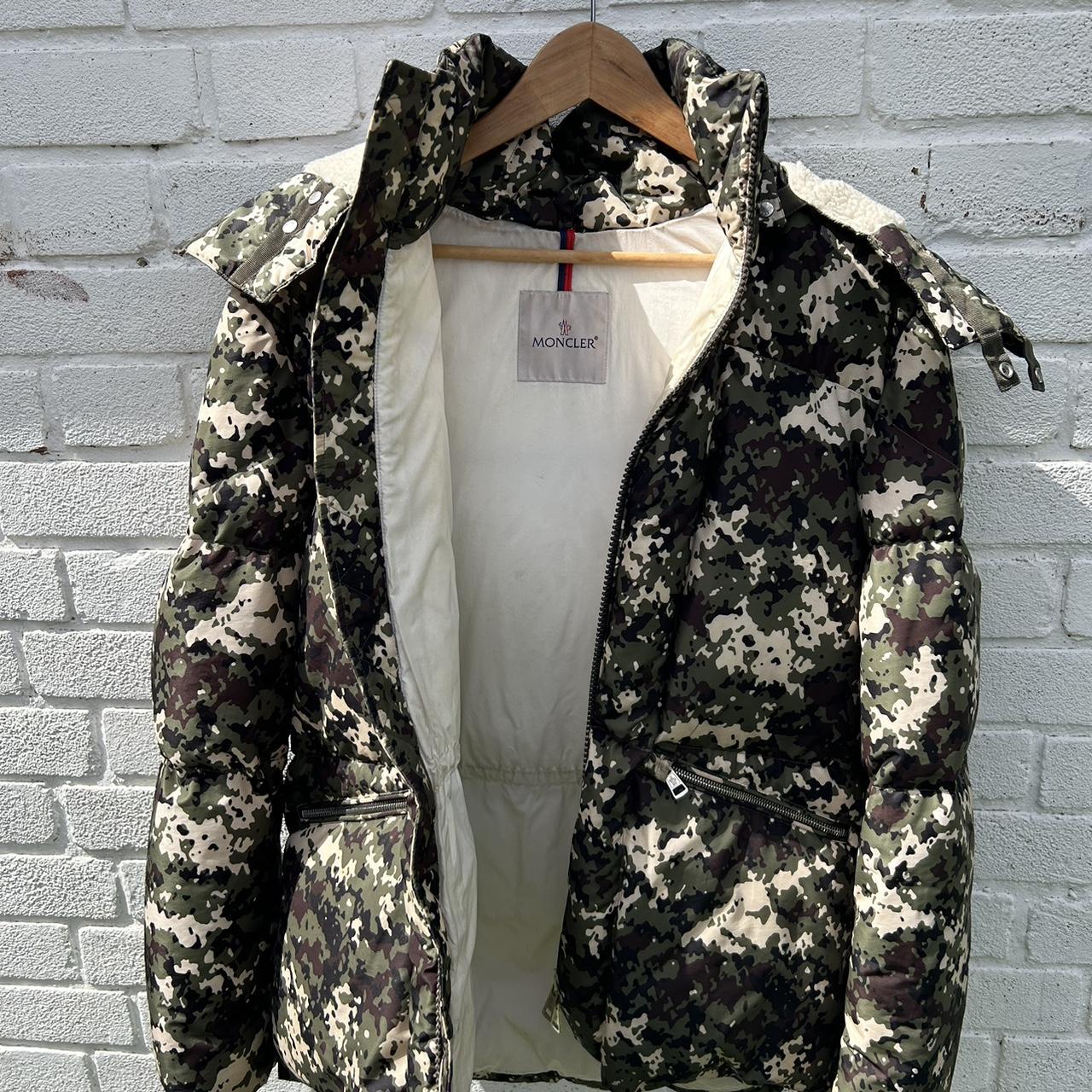 Moncler Blanc camouflage-print down jacket size 1 - Depop