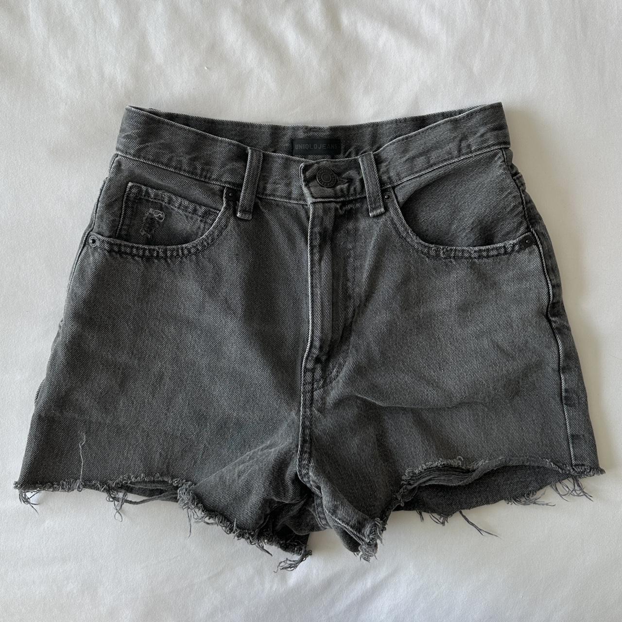 uniqlo 23” high waisted acid wash jean shorts,