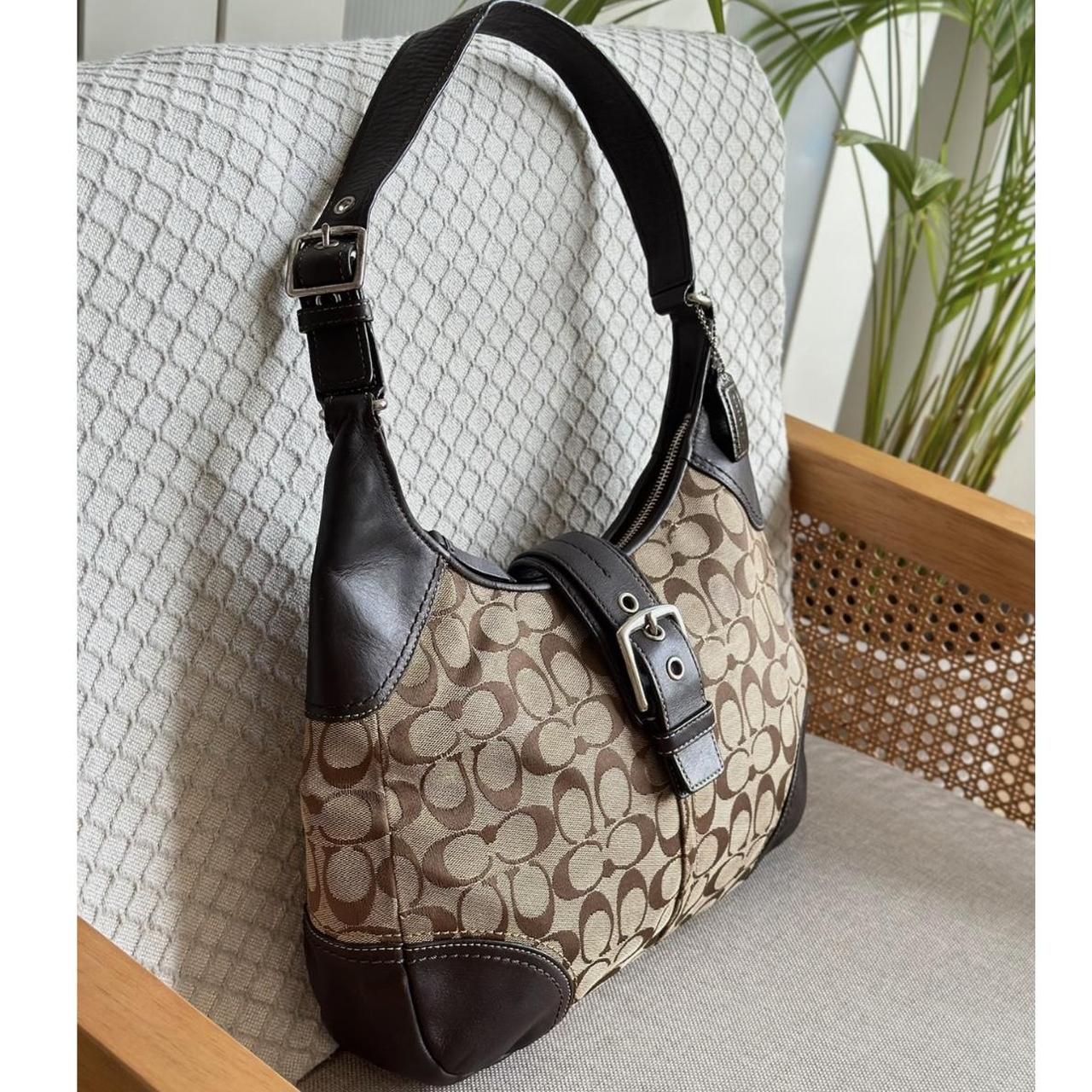 Coach Signature Hobo offers Bag