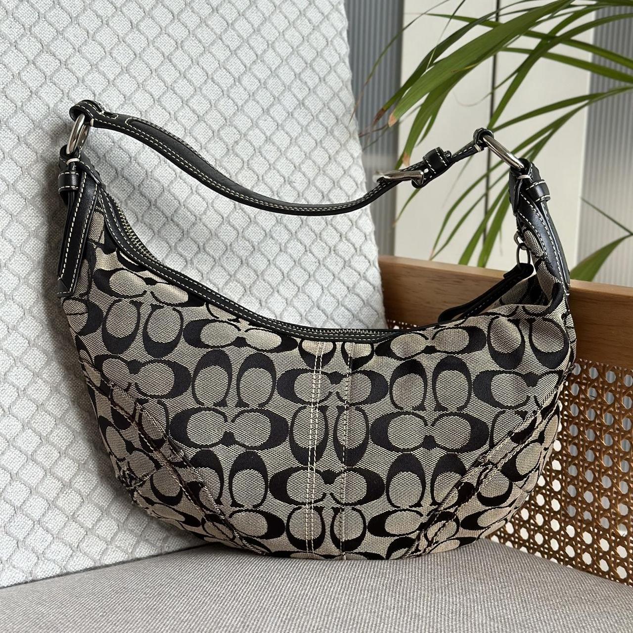 Coach Signature hobo popular