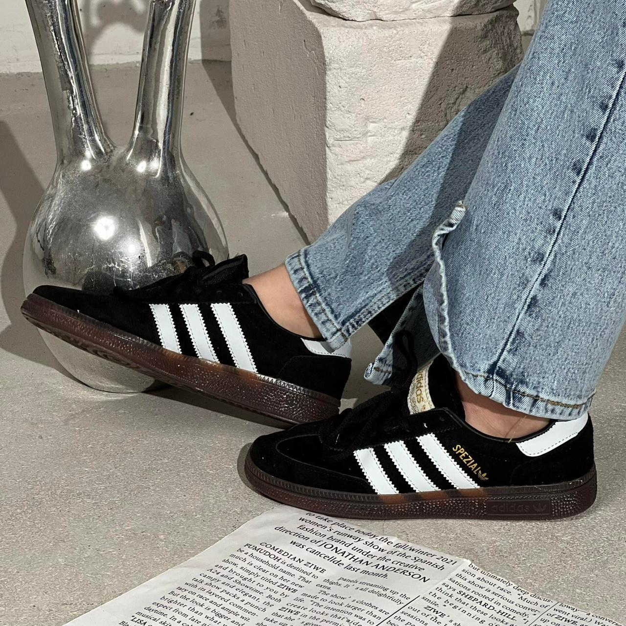 adidas chappal black