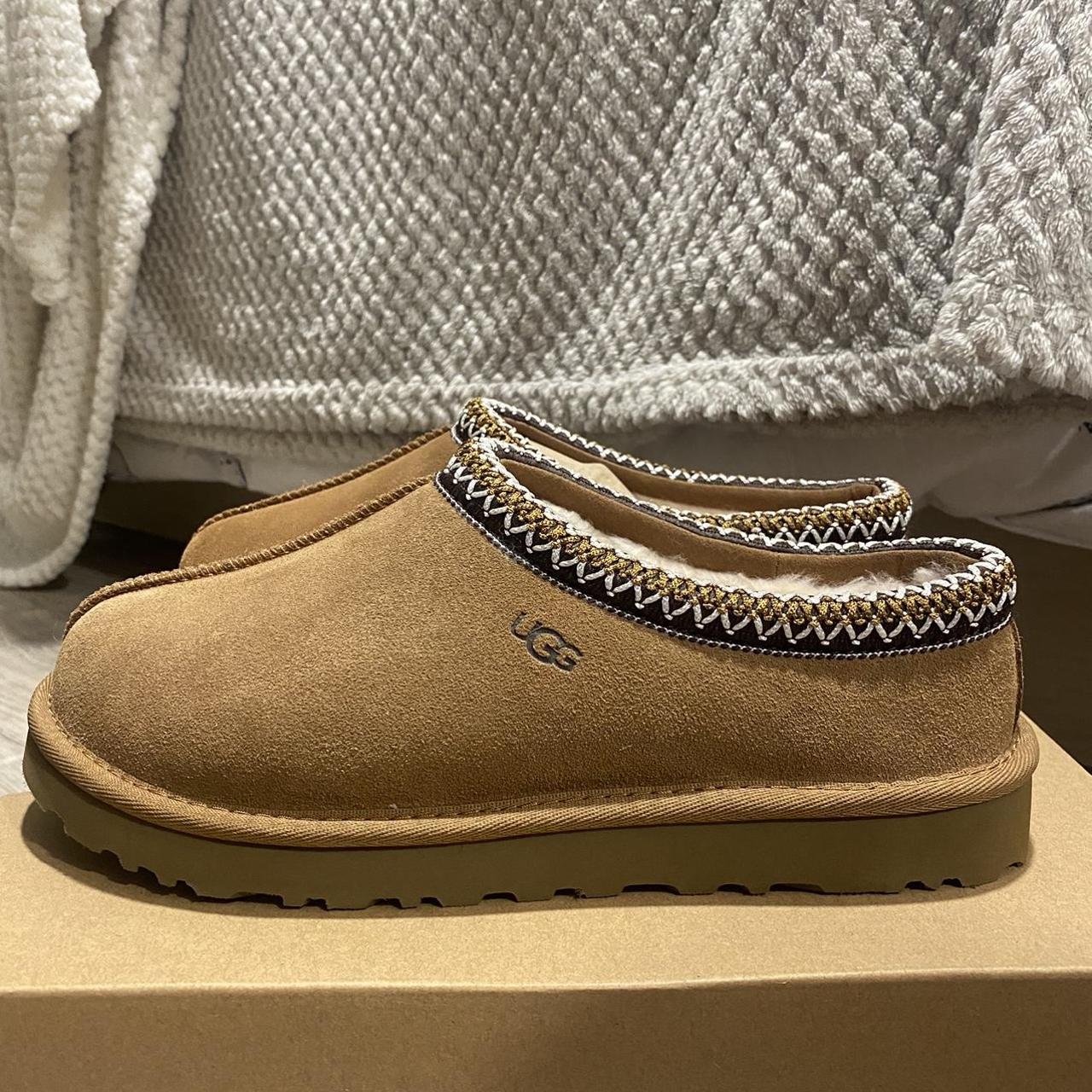 Ugg deals slippers tan