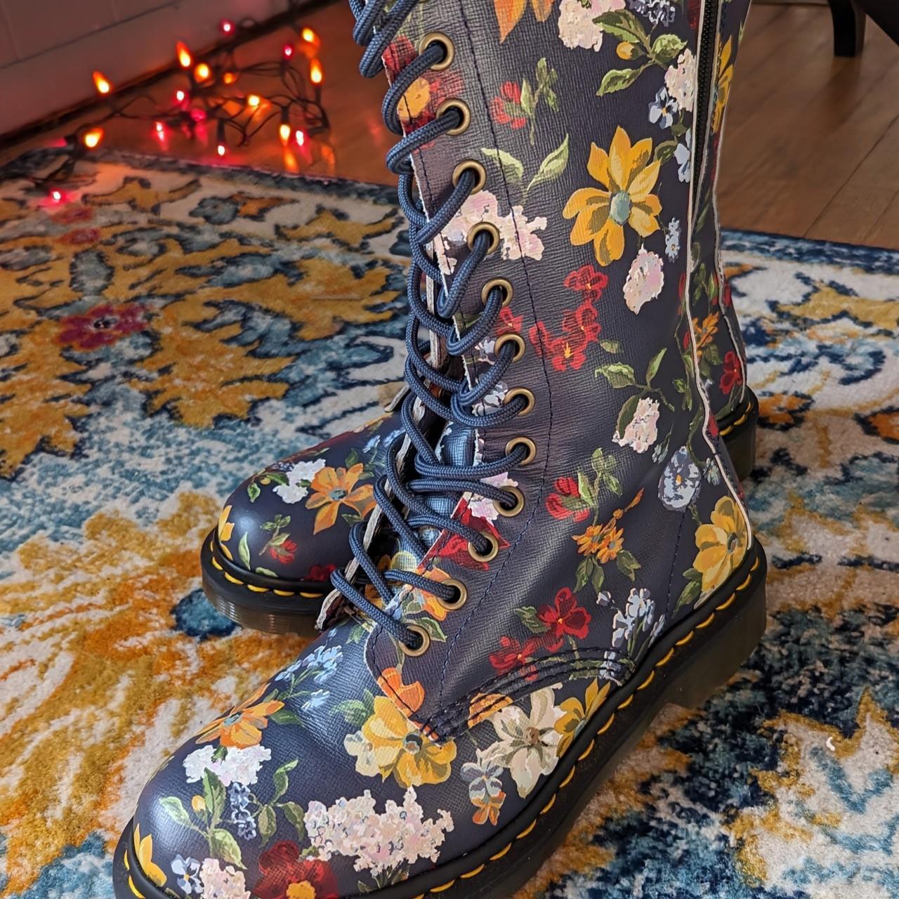 Dr martens darcy floral best sale