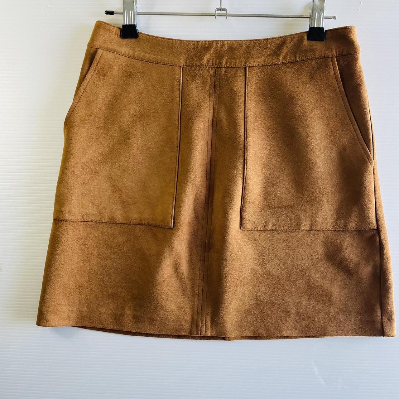 A gorgeous suede rear zip mini skirt from Forever. Depop