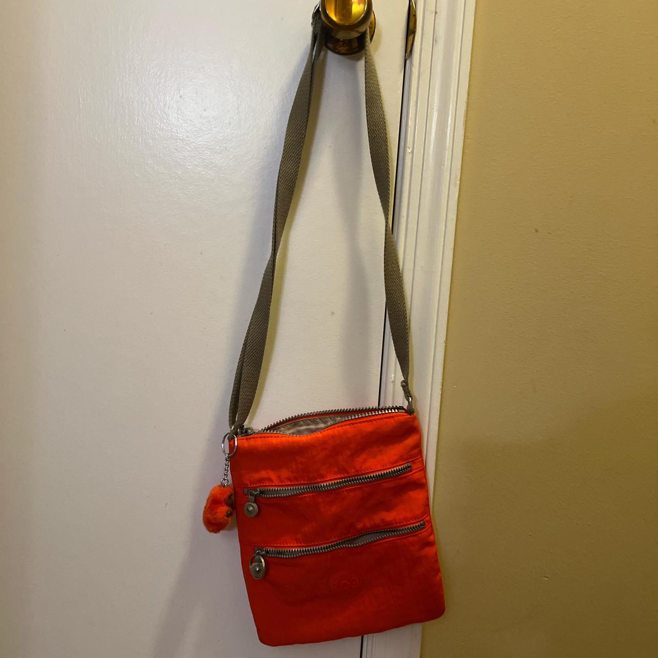 item listed by lookzandbookz
