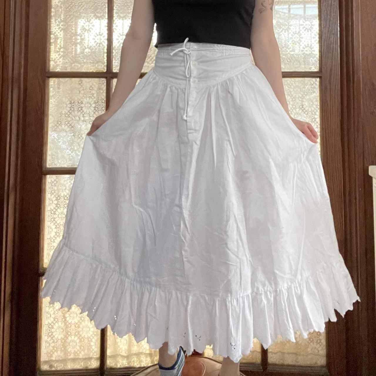 White flowy 2024 high waisted skirt