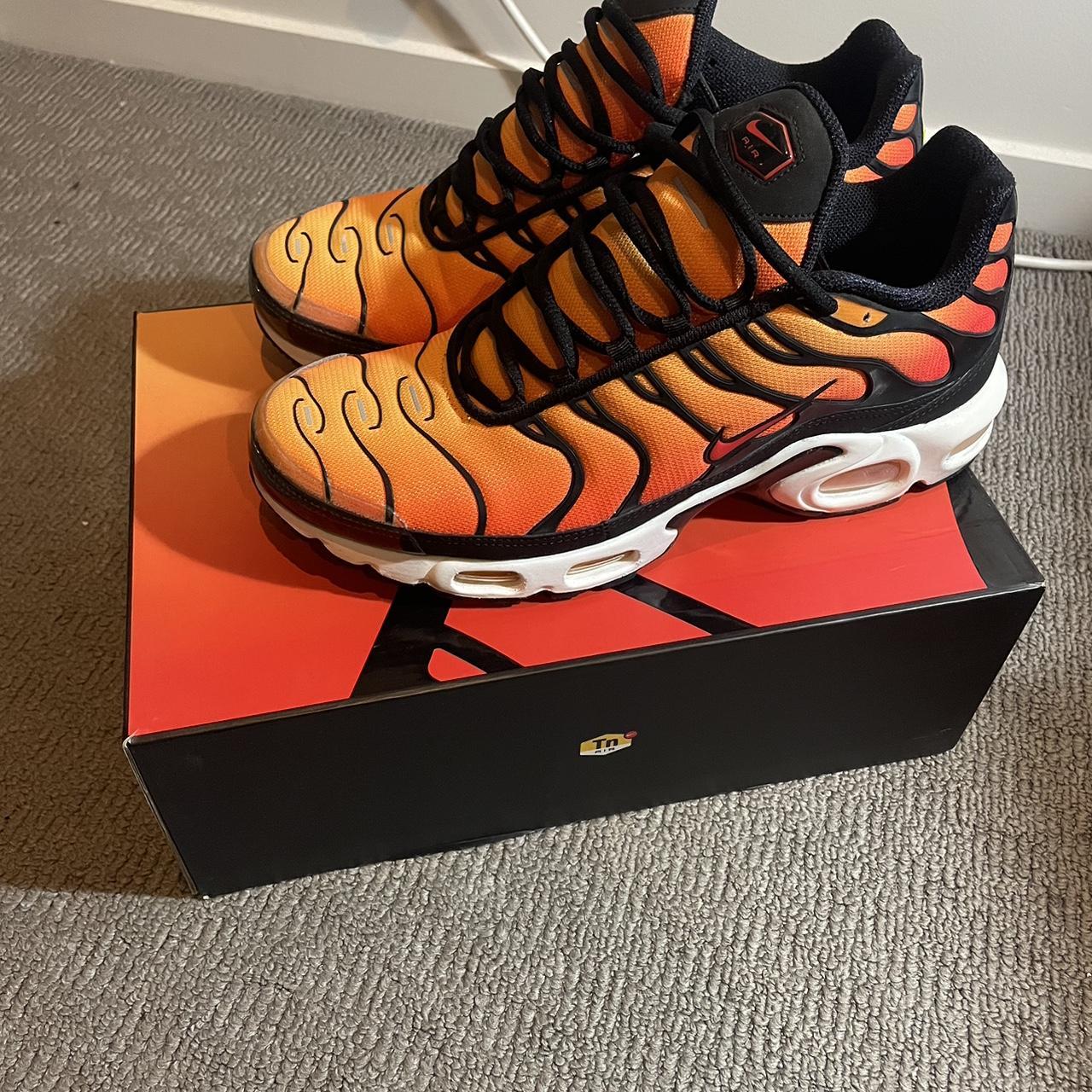 Orange nikes 2018 on sale