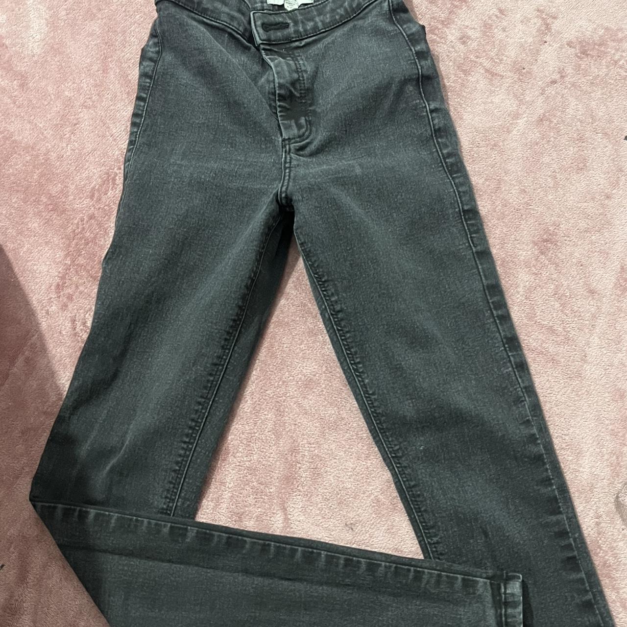 item listed by fitsandstyles