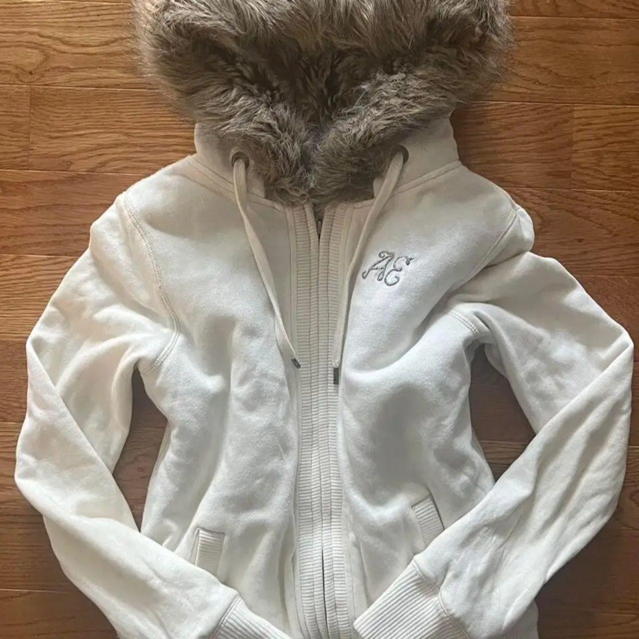 Y2k fur-jacket - Depop