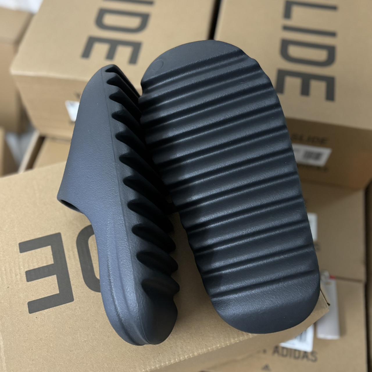 Yeezy slide-onyx - Depop