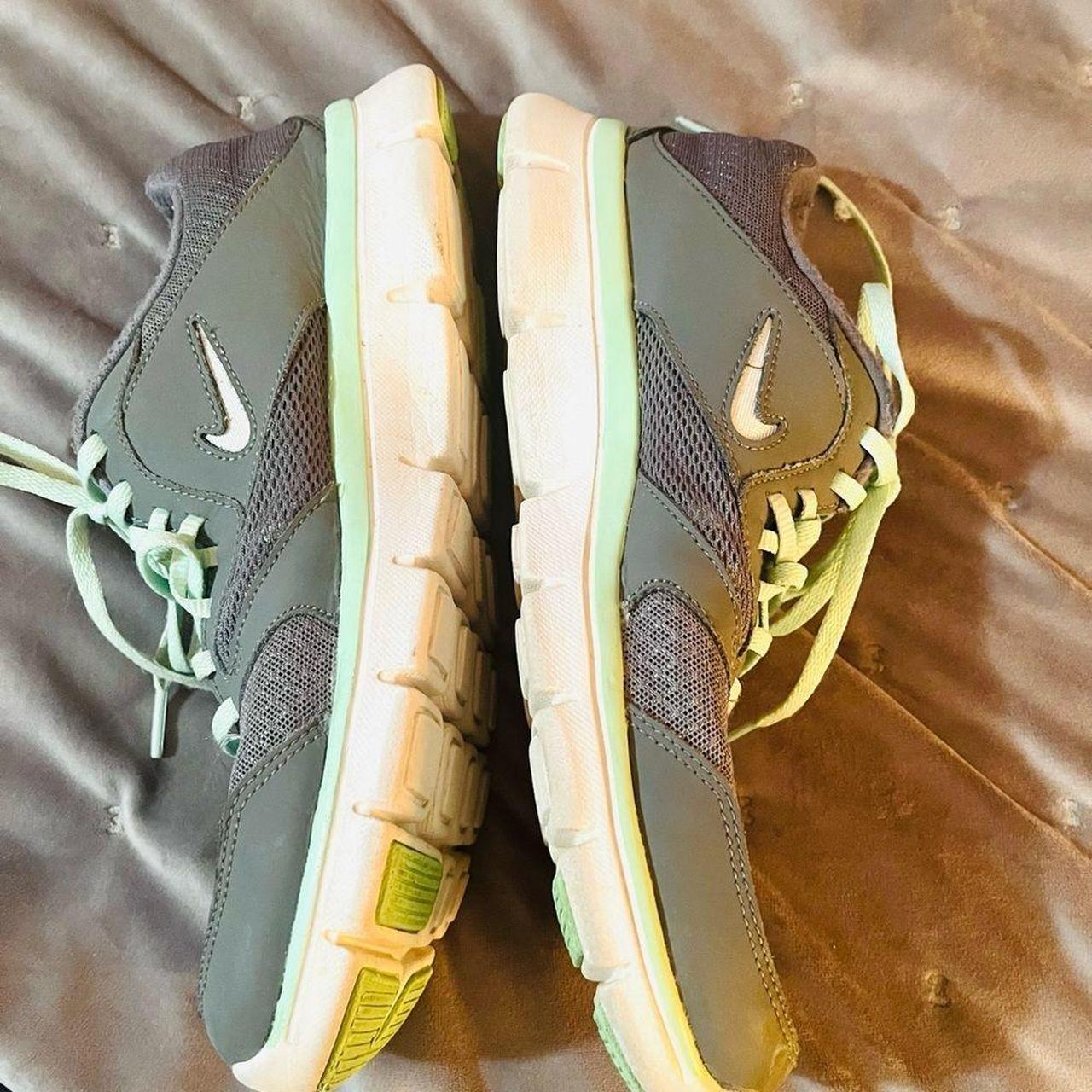 nike women's shoes grey and mint green